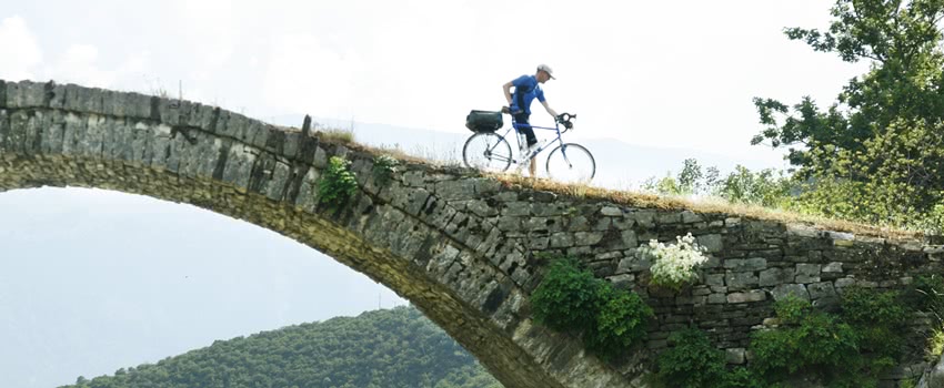 Steinbrücke in Albanien