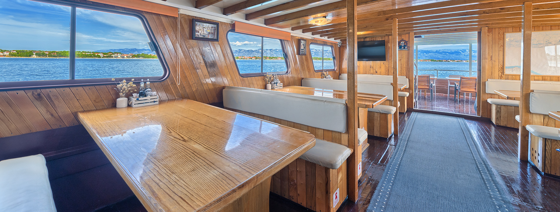 Salon der kroatischen Motoryacht Linda