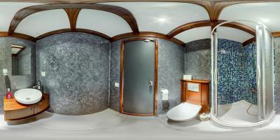 DOUBLE ROOM BATHROOM UPPER DECK