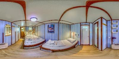 TRIPLE CABIN