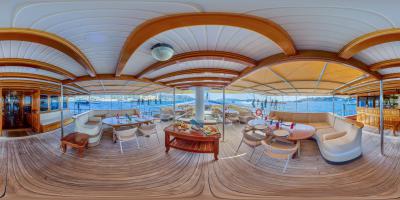 FOREDECK DINING SPACE