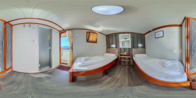 TWIN ROOM (MIDDLE DECK)