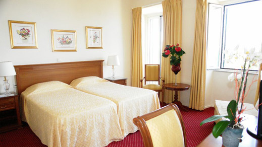 Hotelzimmer mit Doppelbett