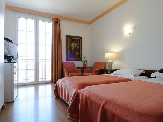 Hotel Doppelzimmer mit zwei Einzelbetten