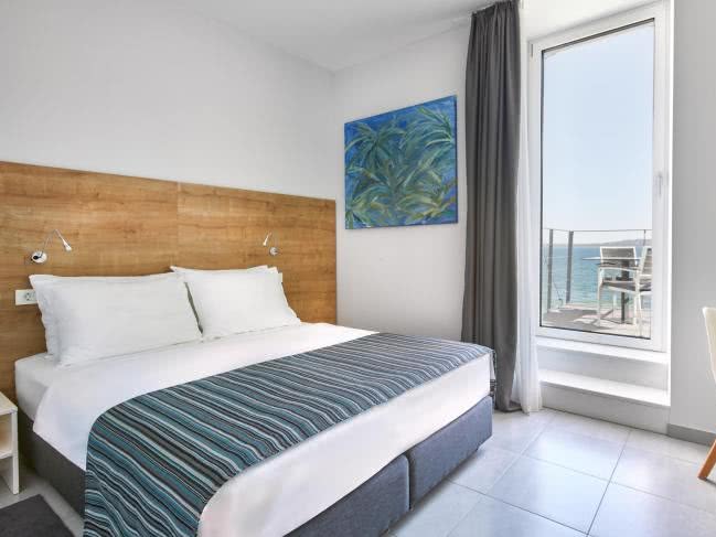Hotelzimmer mit Doppelbett