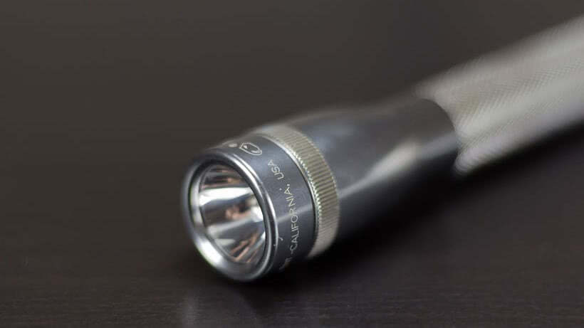 Nahaufnahme einer Maglite-Taschenlampe