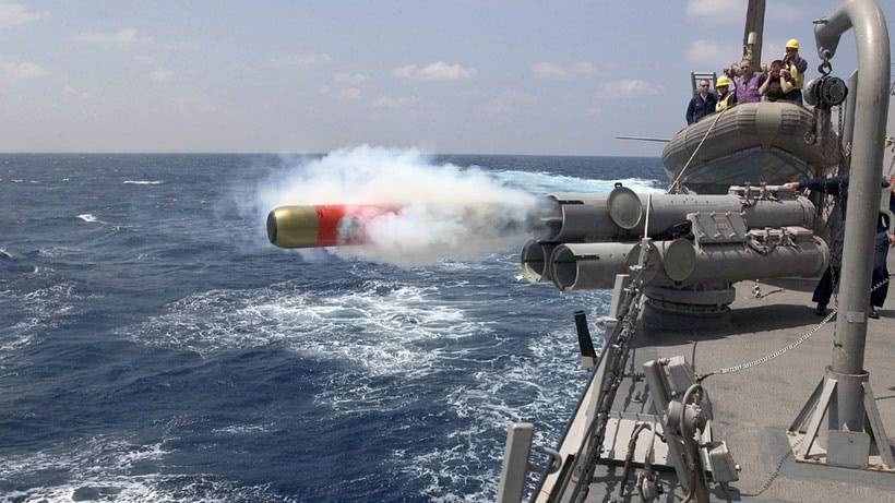 Torpedoabschuss von einem Militärschiff