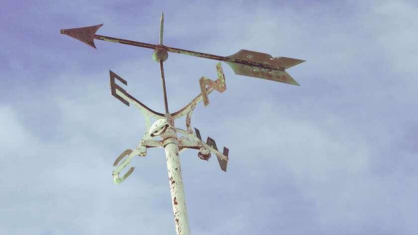 Windmesser vor blauem Himmel